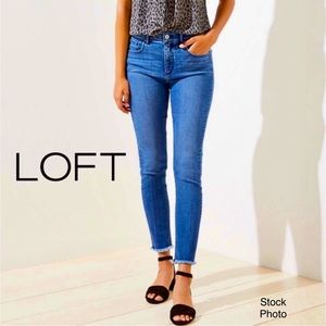 LOFT Women's Blue Skinny Jeans